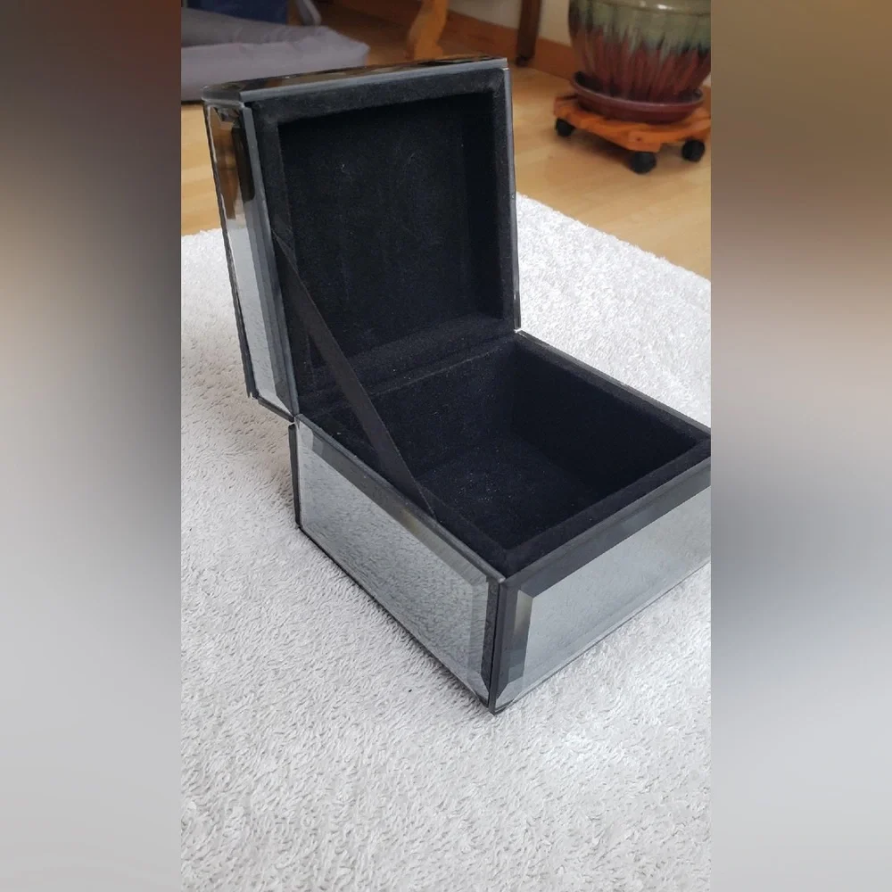 Things Remembered Small Mirror Jewelry Box